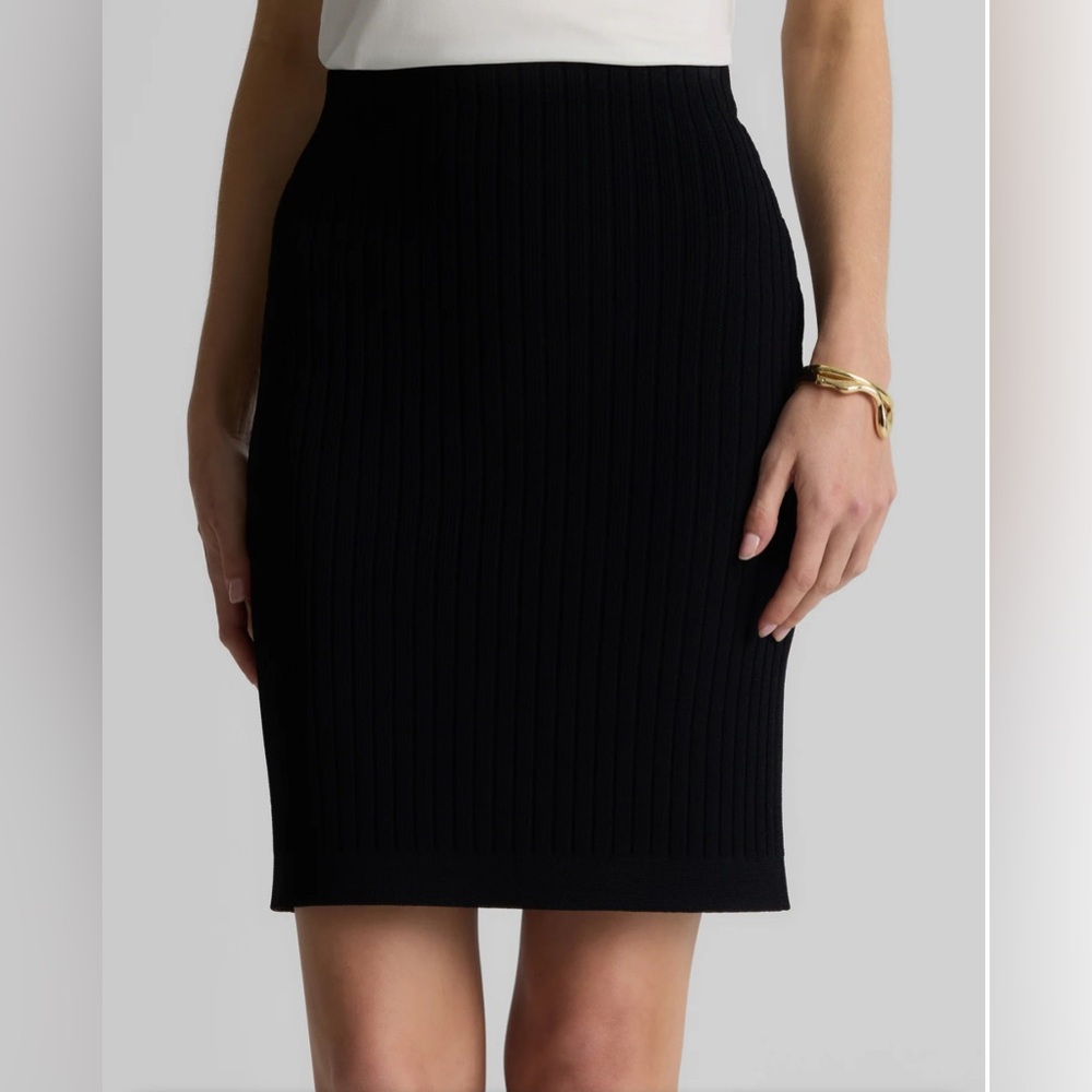 ST. John knit Elegant Black Pencil Skirt